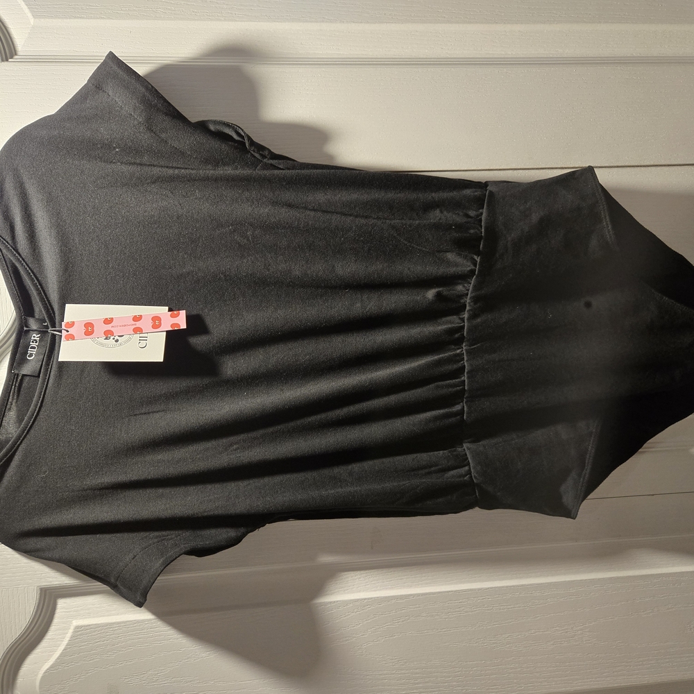 NWT Cider Black Top